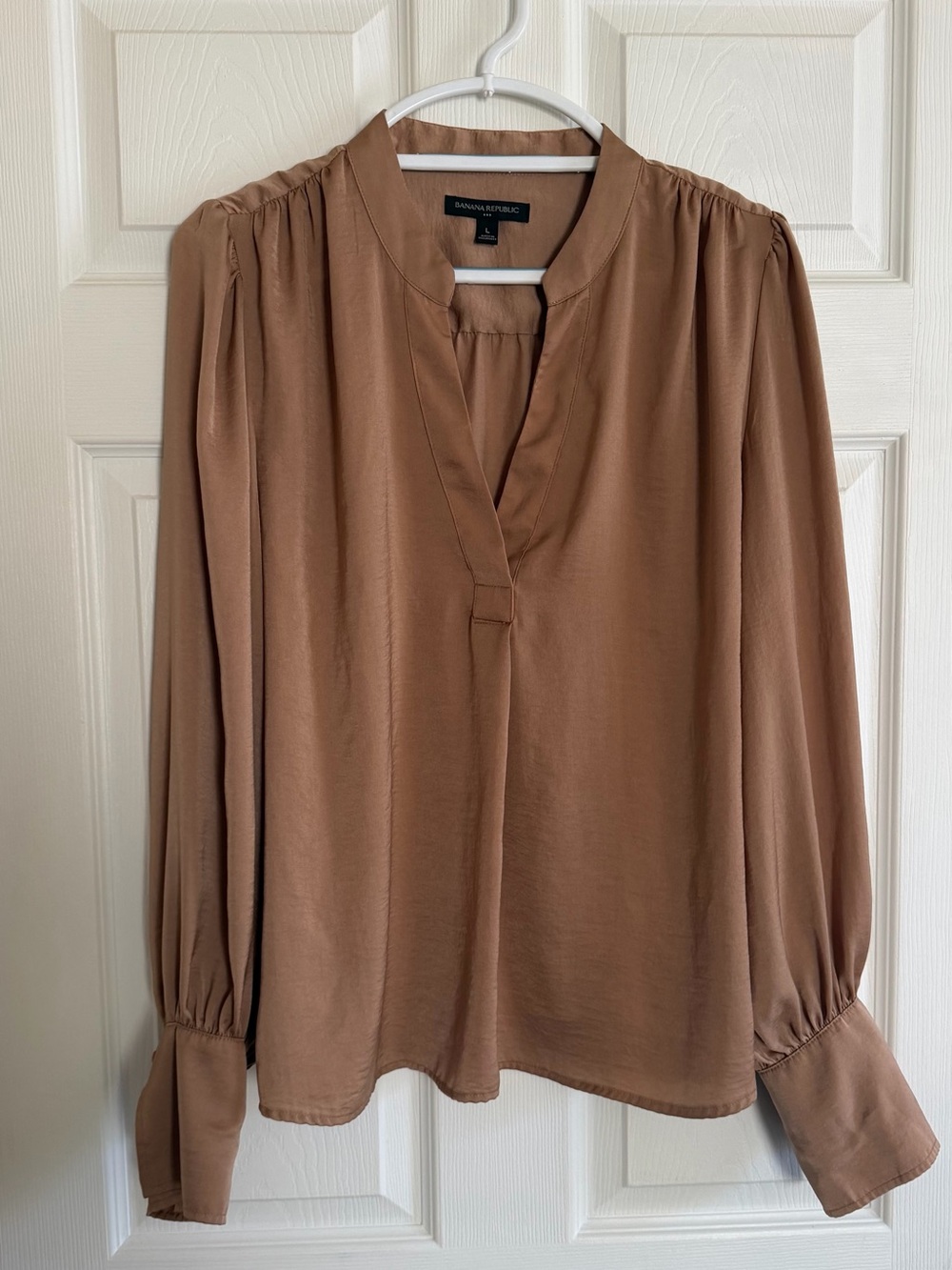 Banana Republic Women's Tan/Brown Long-Sleeve V-Neck Blouse